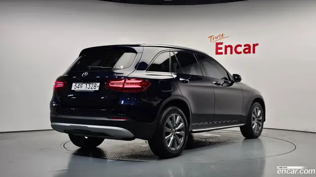 Main__Slider__Photo:GLC-Class Mercedes-Benz 2018.9-1