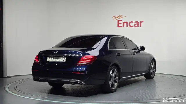 Main__Slider__Photo:E-Class Mercedes-Benz 2018.10-1