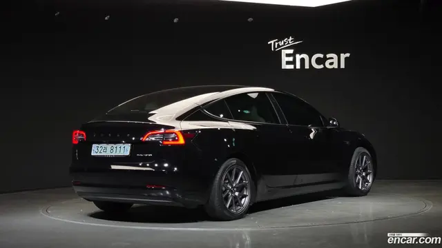 Main__Slider__Photo:Model 3 Tesla 2021.2-1