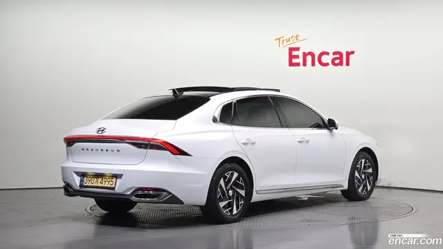 Main__Slider__Photo:Grandeur Hyundai 2021.10-1