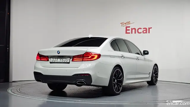 Main__Slider__Photo:5-Series BMW 2018.6-1