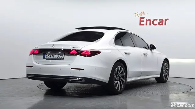 Main__Slider__Photo:E-Class Mercedes-Benz 2024.3-1