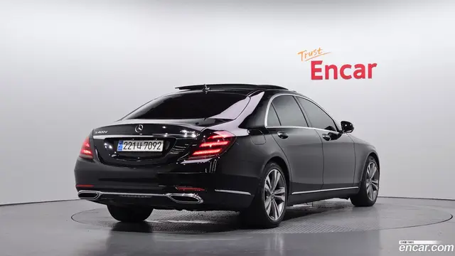 Main__Slider__Photo:S-Class Mercedes-Benz 2017.10-1