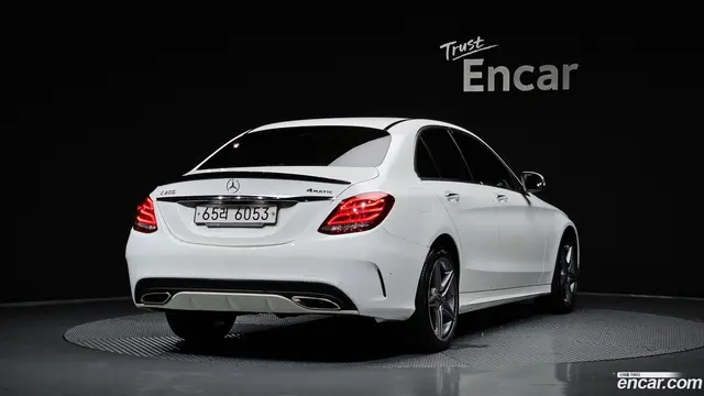 Main__Slider__Photo:C-Class Mercedes-Benz 2018.1-1