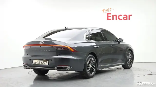 Main__Slider__Photo:Grandeur Hyundai 2021.10-1