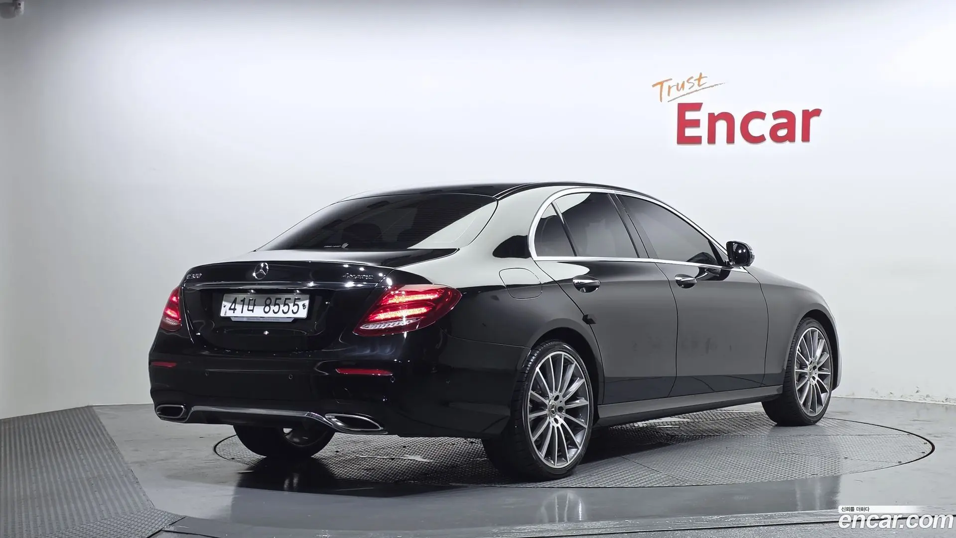 Main__Slider__Photo:E-Class Mercedes-Benz 2017.10-1