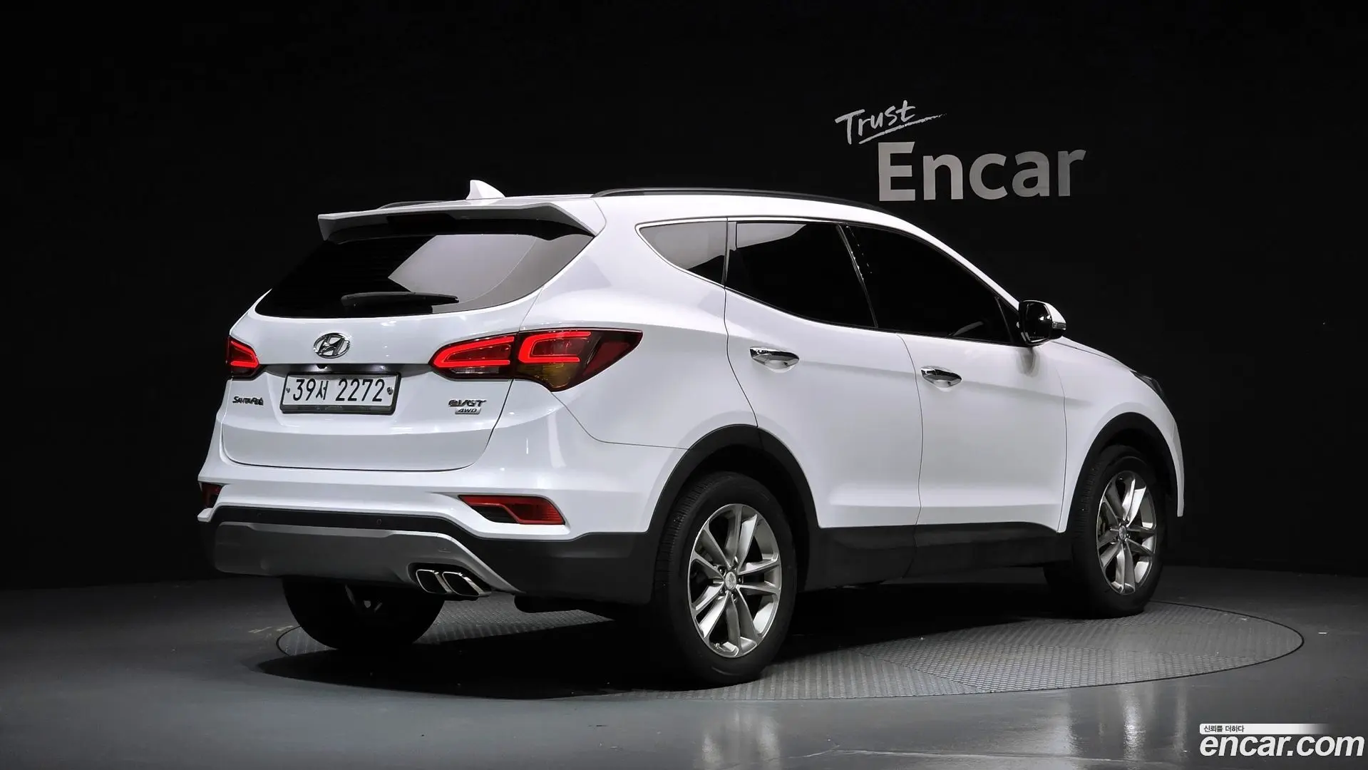 Main__Slider__Photo:Santafe Hyundai 2017.1-1
