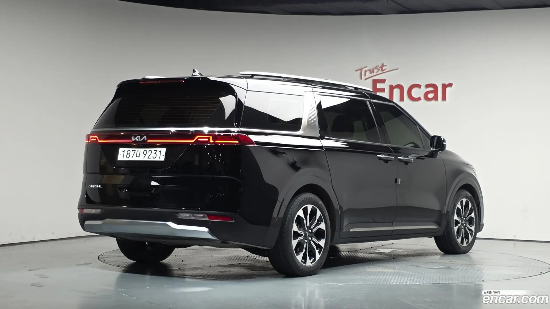 Main__Slider__Photo:Canival Kia 2022.6-1