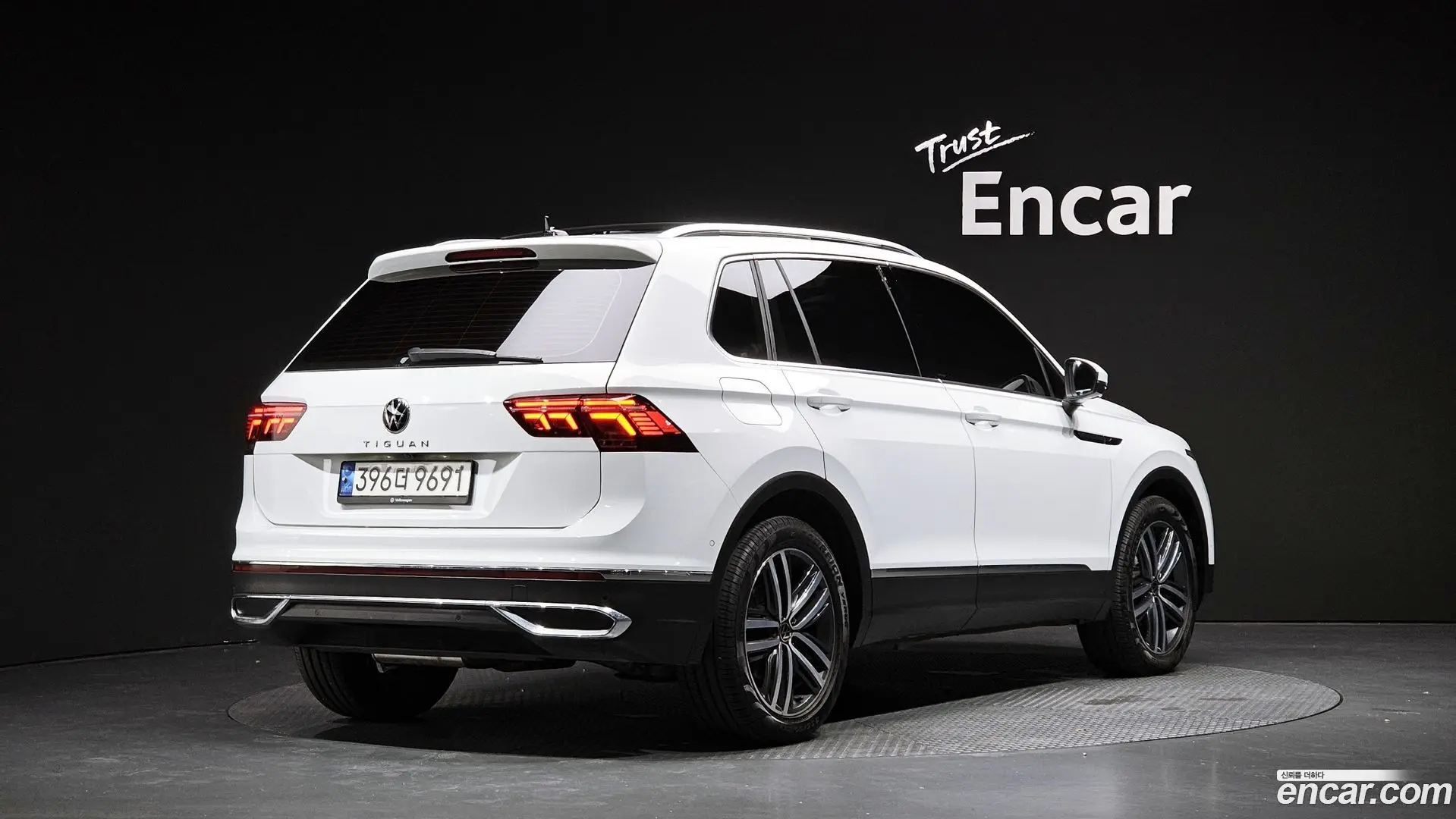 Main__Slider__Photo:Tiguan Volkswagen 2022.11-1