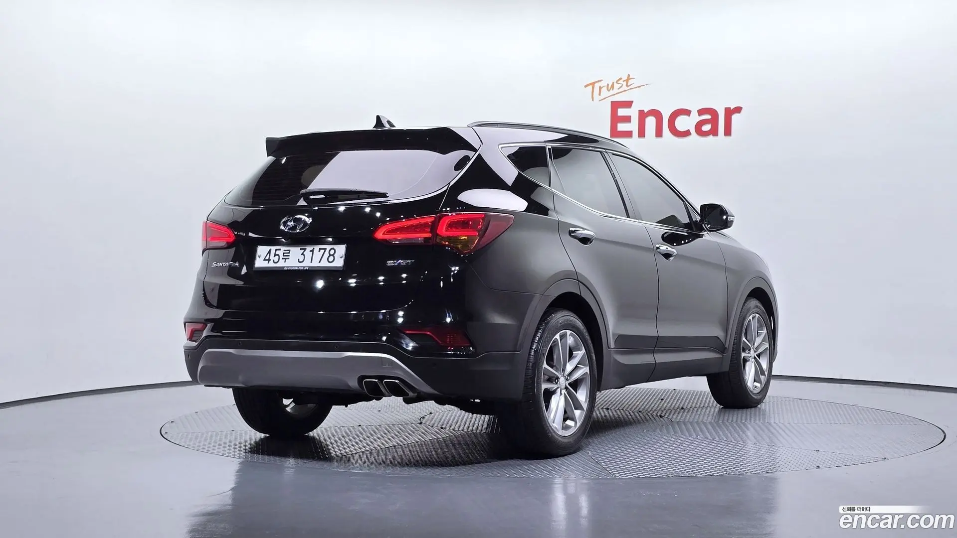 Main__Slider__Photo:Santafe Hyundai 2017.0-1