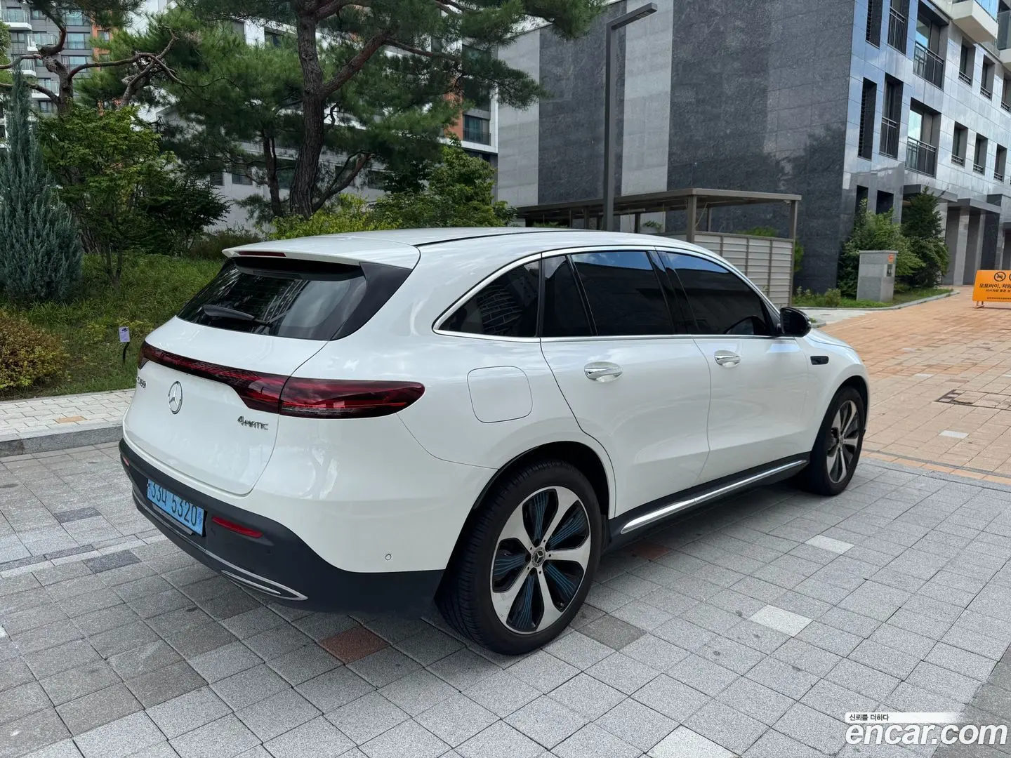 Main__Slider__Photo:EQC Mercedes-Benz 2020.11-1