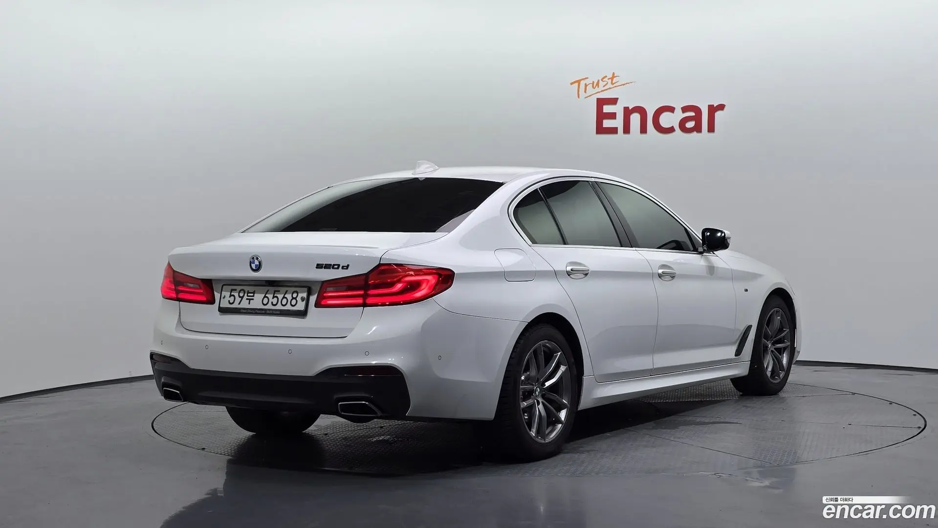 Main__Slider__Photo:5-Series BMW 2018.5-1
