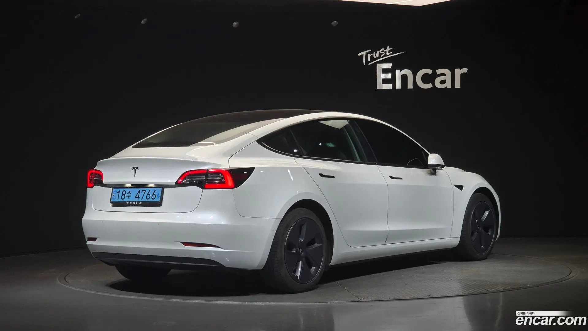 Main__Slider__Photo:Model 3 Tesla 2022.8-1