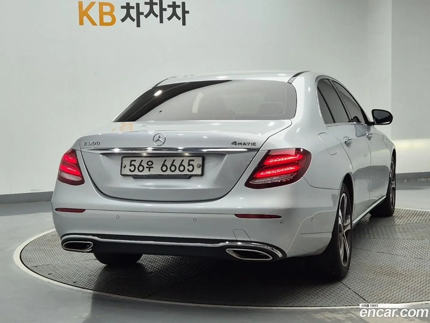 Main__Slider__Photo:E-Class Mercedes-Benz 2017.1-1