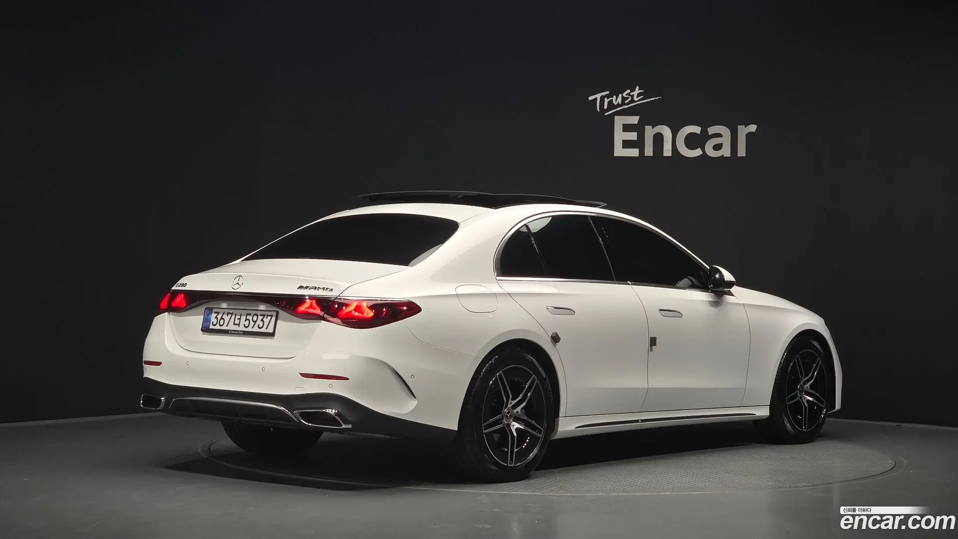 Main__Slider__Photo:E-Class Mercedes-Benz 2026.5-1