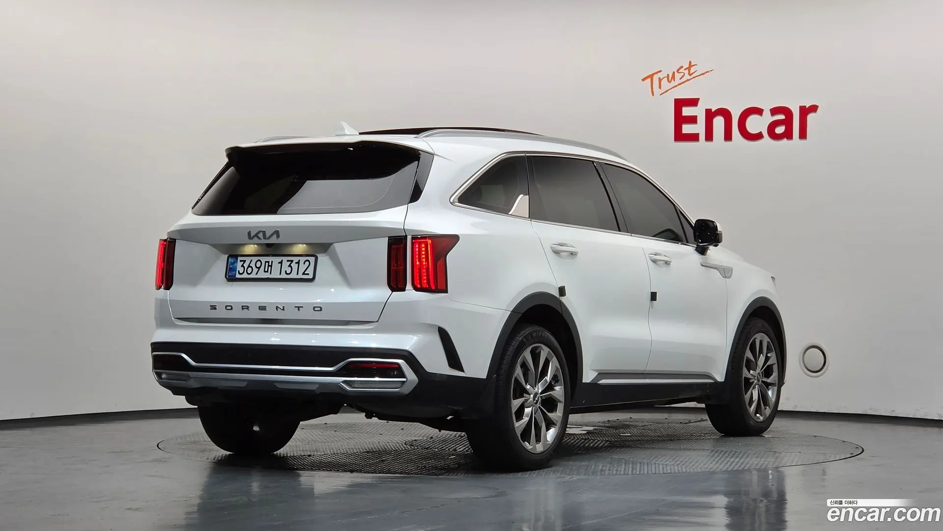 Main__Slider__Photo:Sorento Kia 2021.10-1