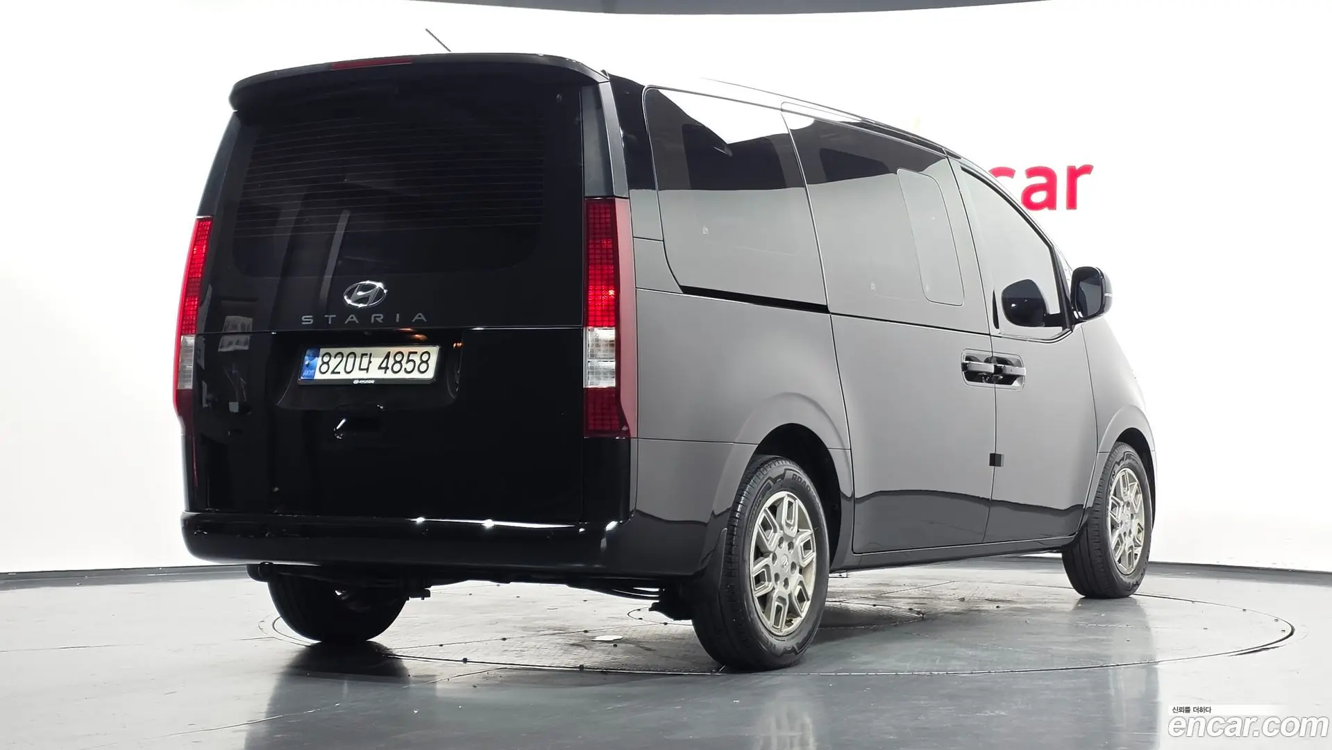 Main__Slider__Photo:Staria Hyundai 2022.1-1