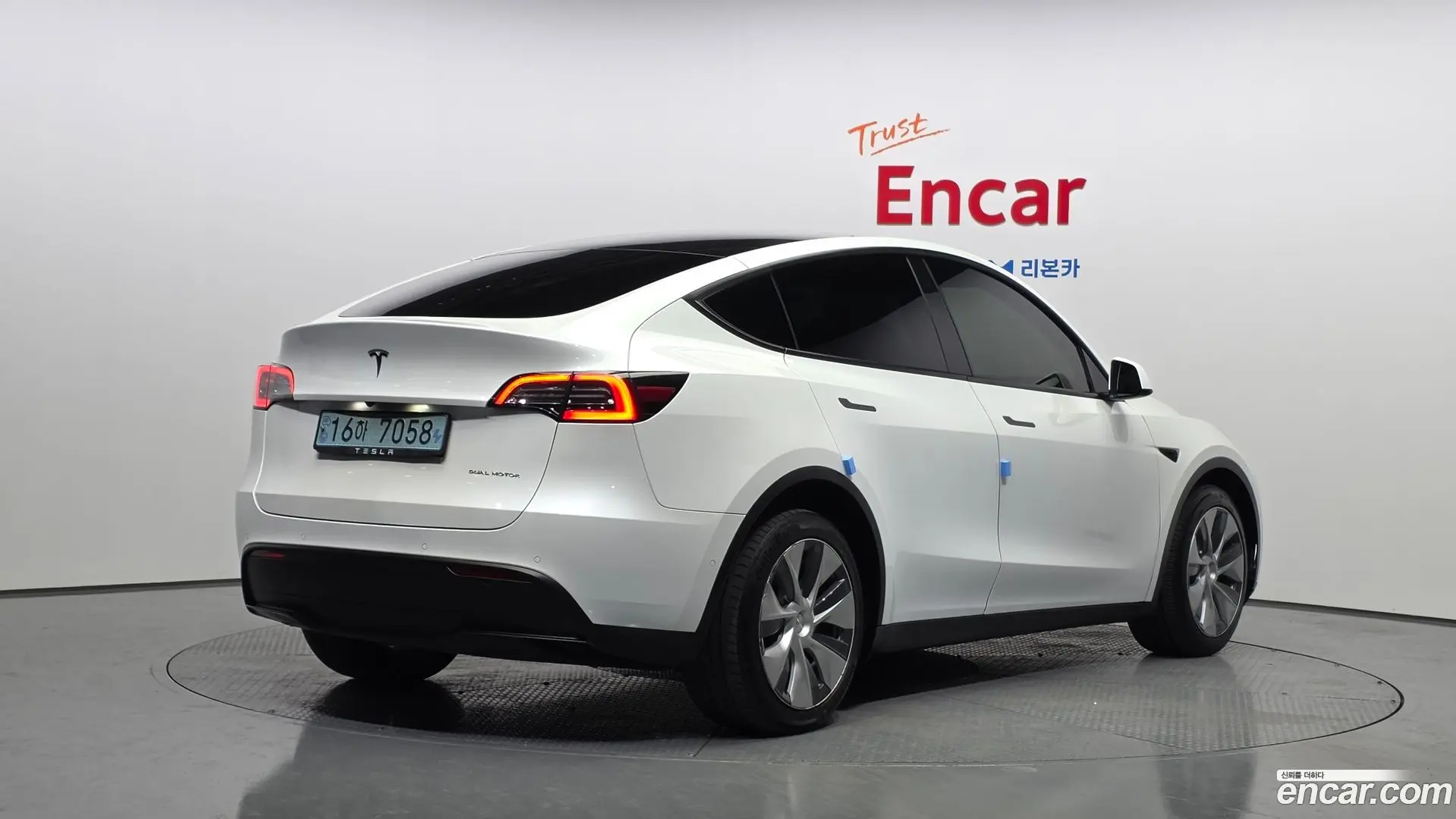 Main__Slider__Photo:Model Y Tesla 2022.4-1