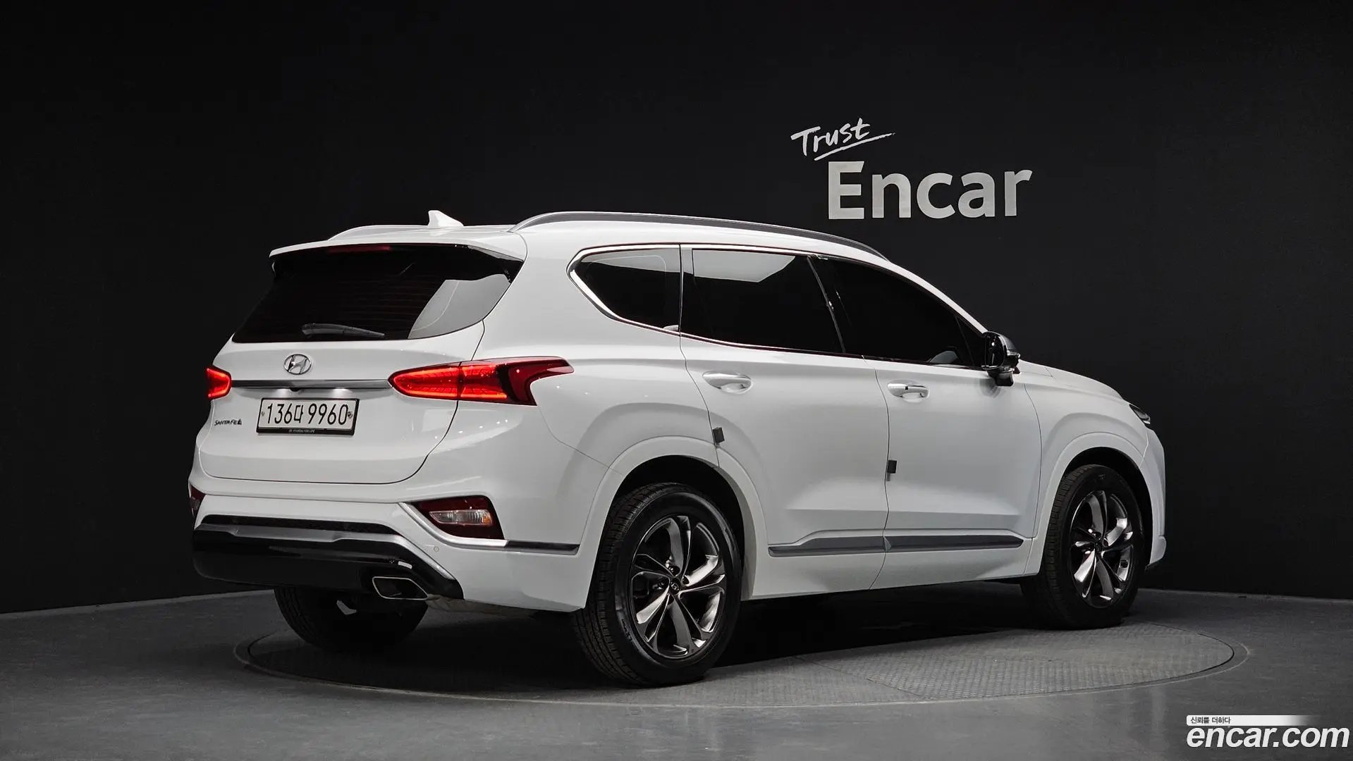Main__Slider__Photo:Santafe Hyundai 2020.4-1
