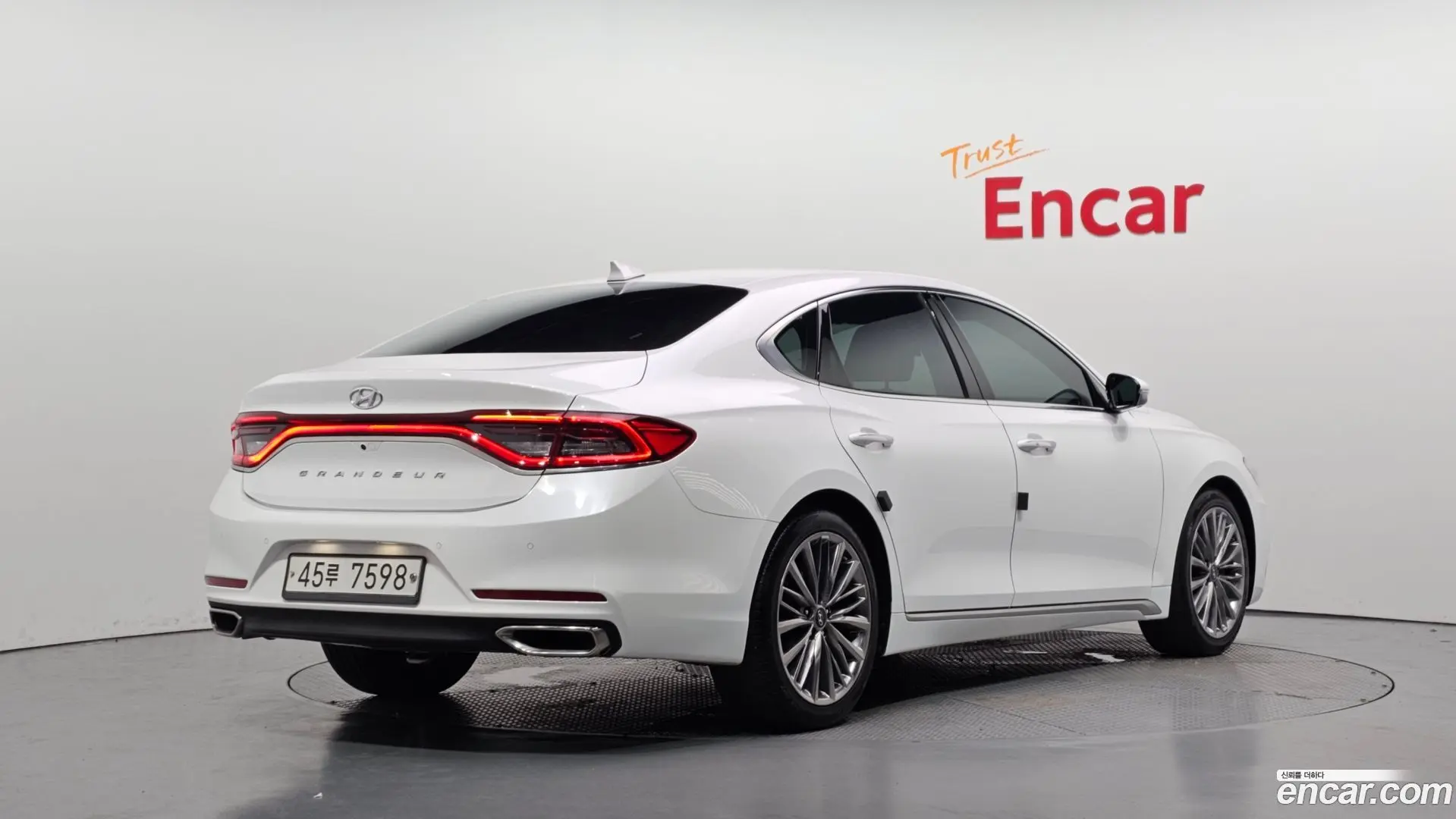 Main__Slider__Photo:Grandeur Hyundai 2019.0-1