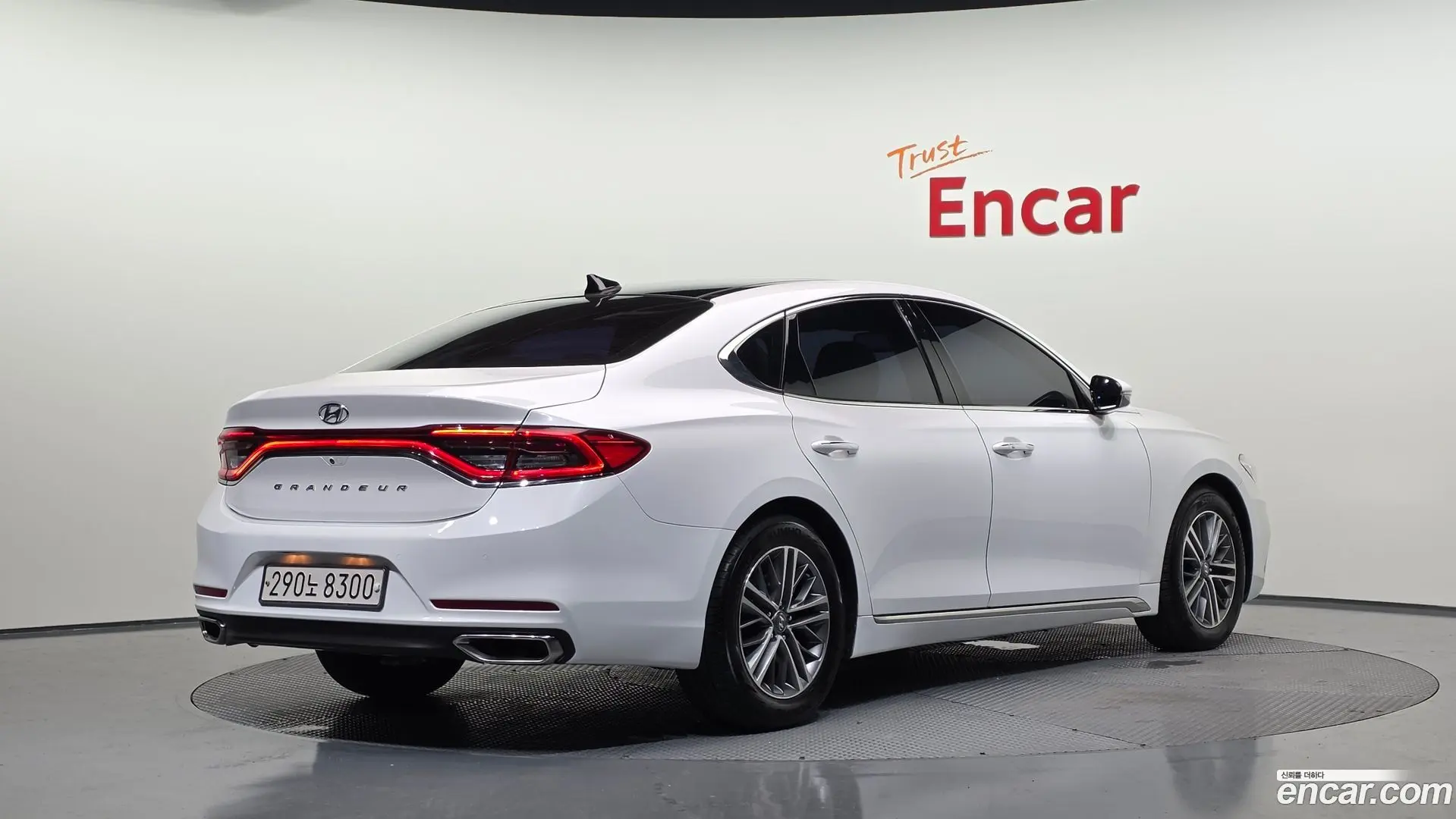 Main__Slider__Photo:Grandeur Hyundai 2017.3-1