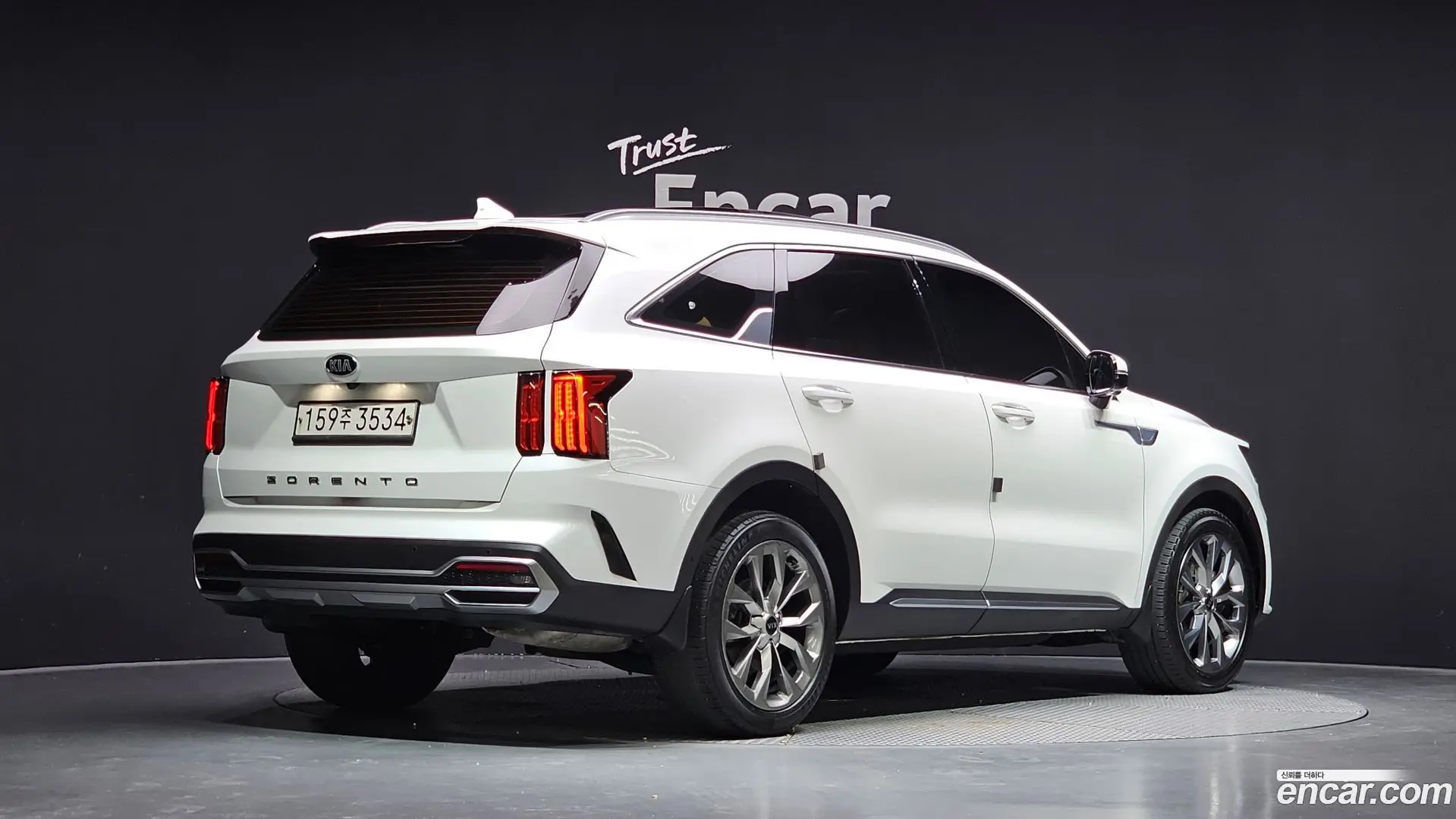 Main__Slider__Photo:Sorento Kia 2020.6-1