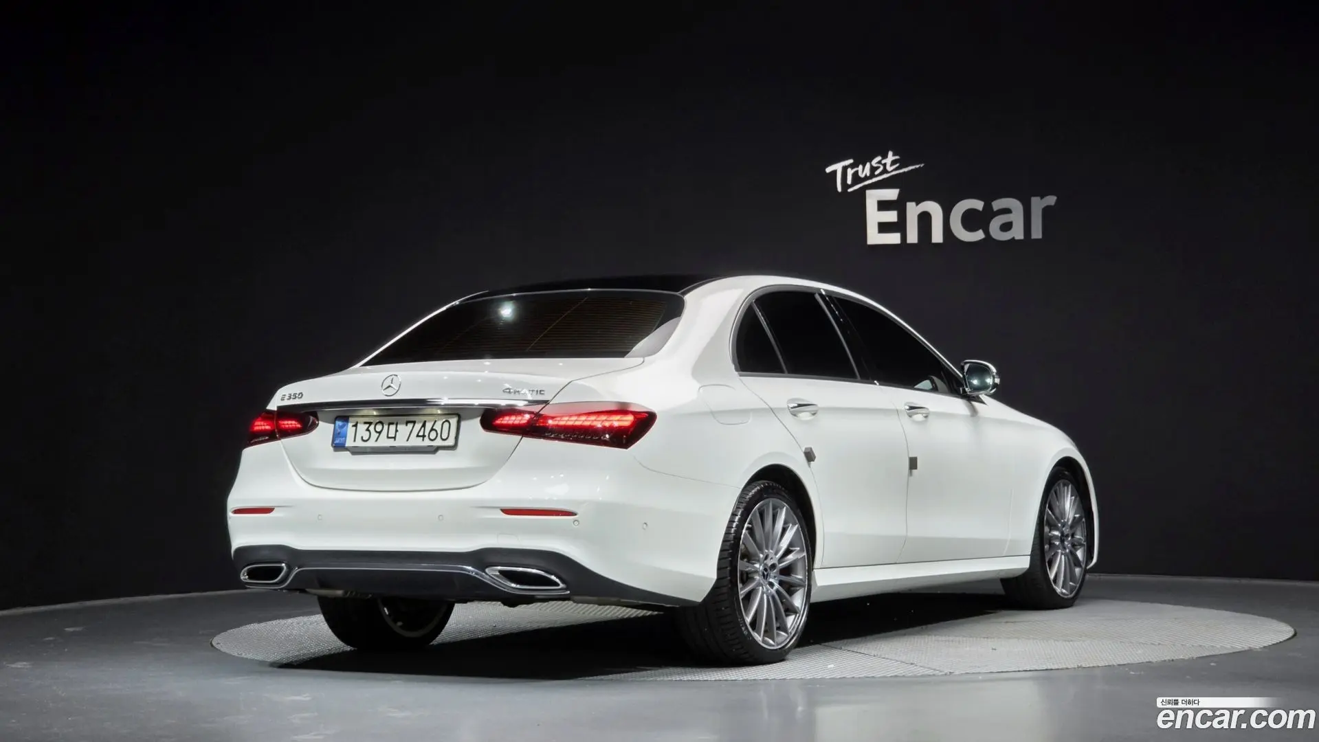Main__Slider__Photo:E-Class Mercedes-Benz 2022.2-1