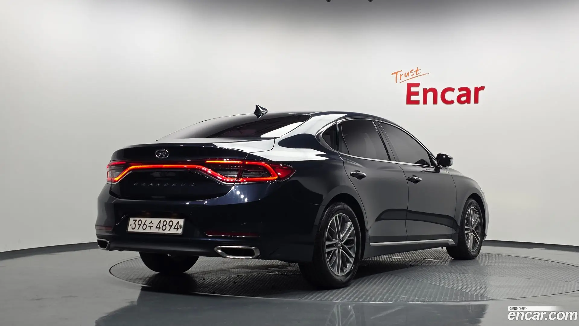 Main__Slider__Photo:Grandeur Hyundai 2017.2-1