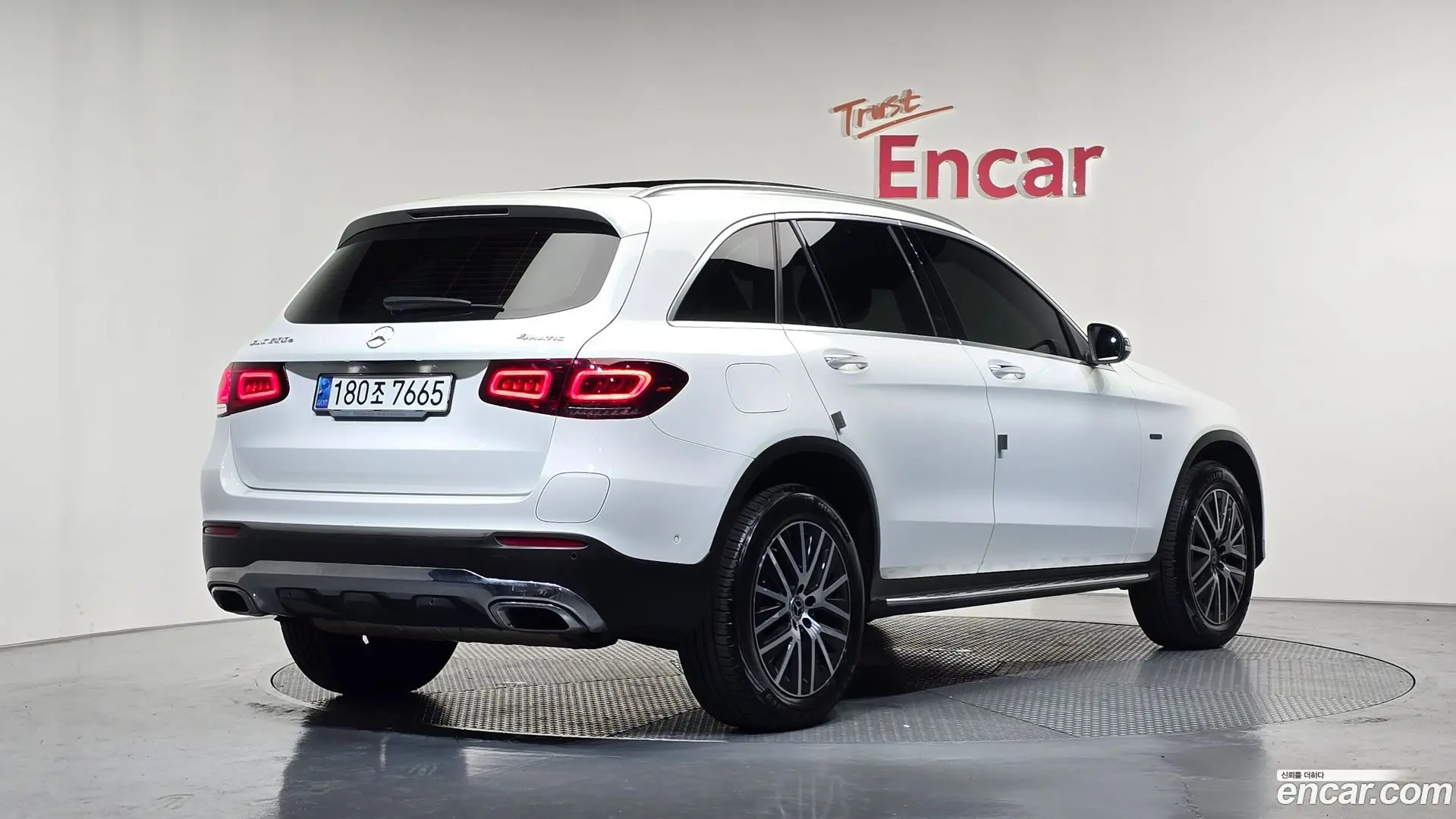 Main__Slider__Photo:GLC-Class Mercedes-Benz 2021.2-1