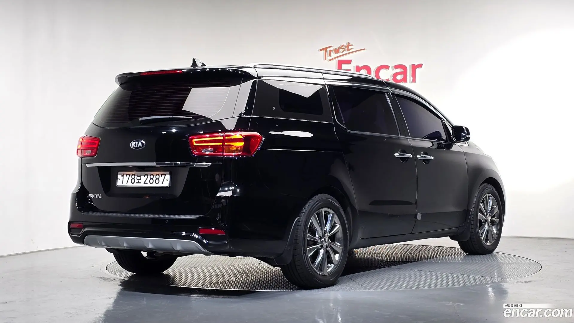 Main__Slider__Photo:Canival Kia 2019.9-1