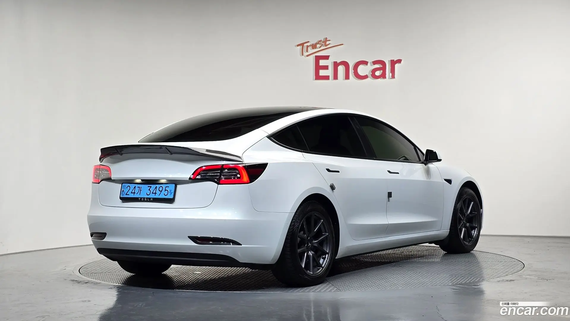 Main__Slider__Photo:Model 3 Tesla 2021.5-1