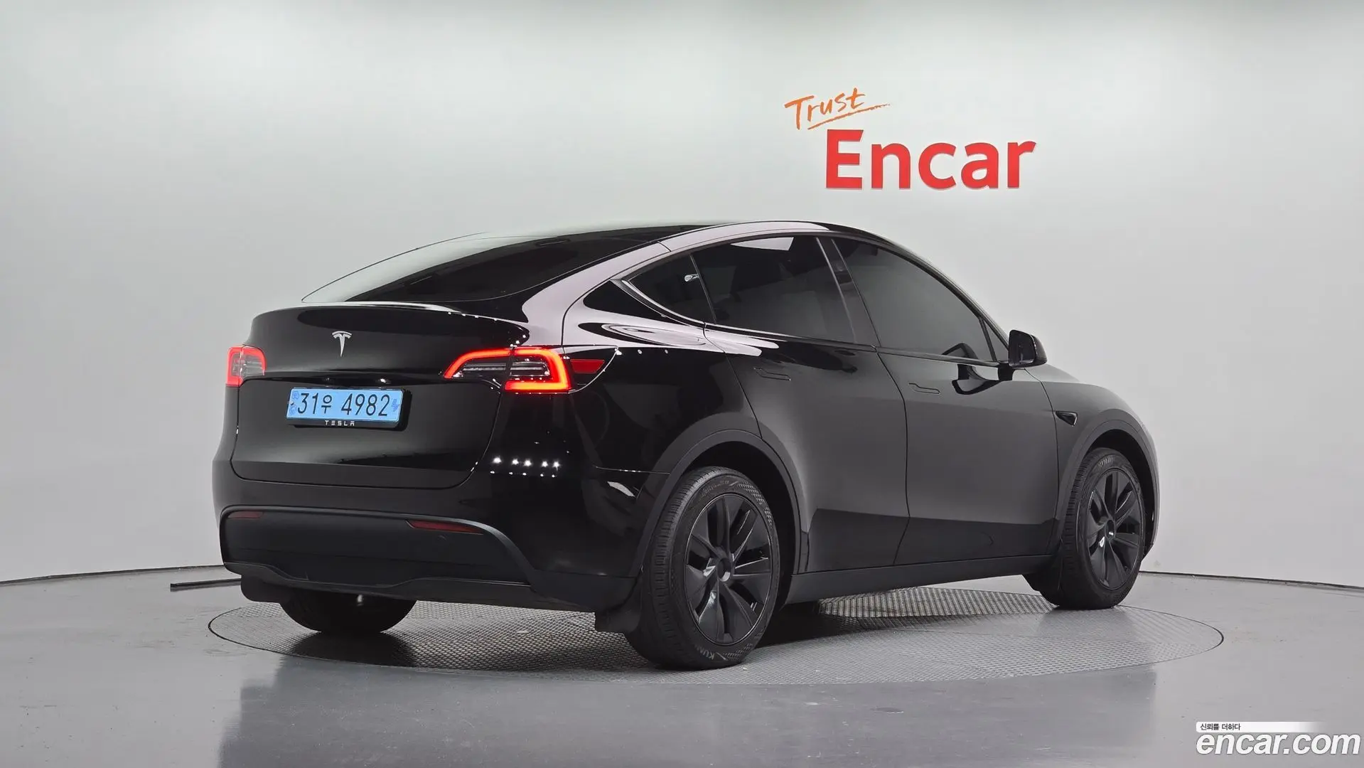 Main__Slider__Photo:Model Y Tesla 2024.8-1