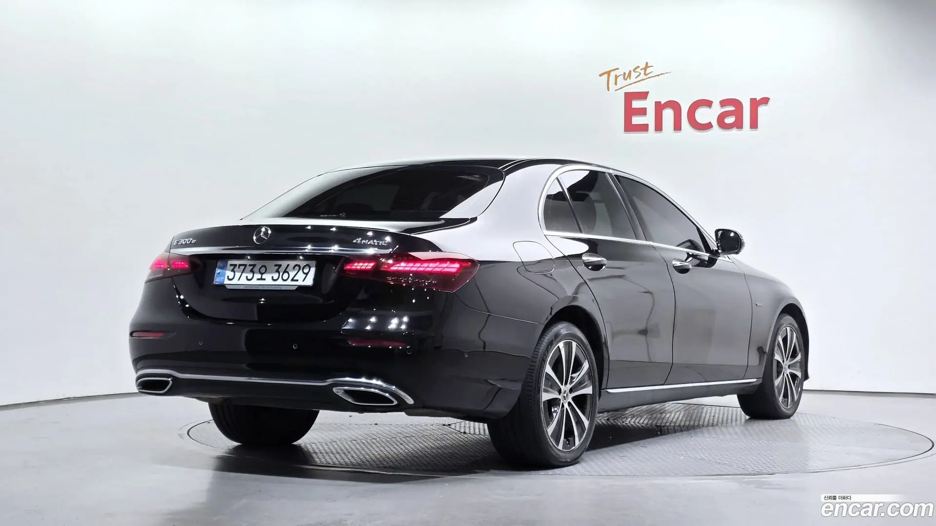 Main__Slider__Photo:E-Class Mercedes-Benz 2021.7-1