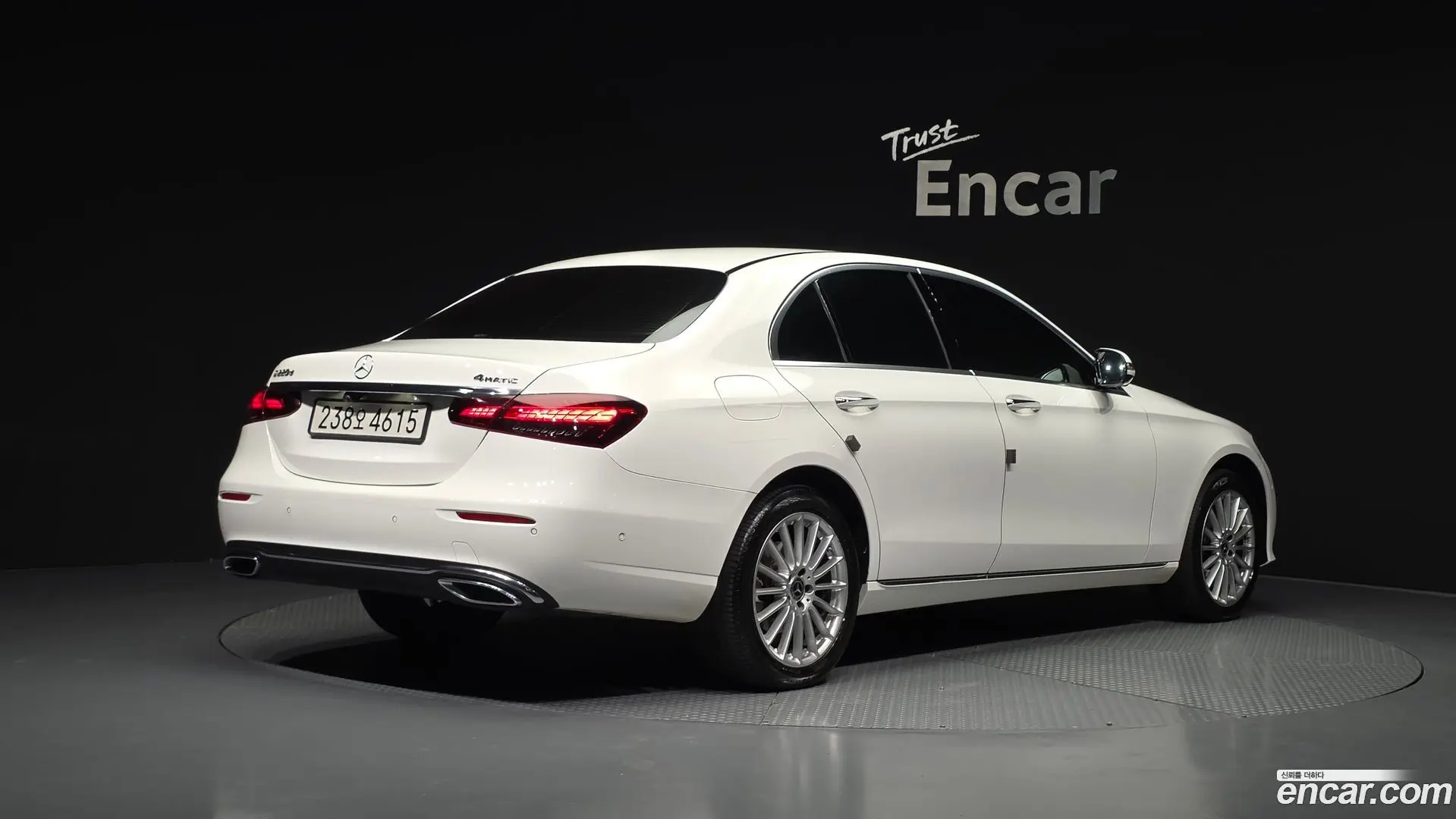 Main__Slider__Photo:E-Class Mercedes-Benz 2021.6-1
