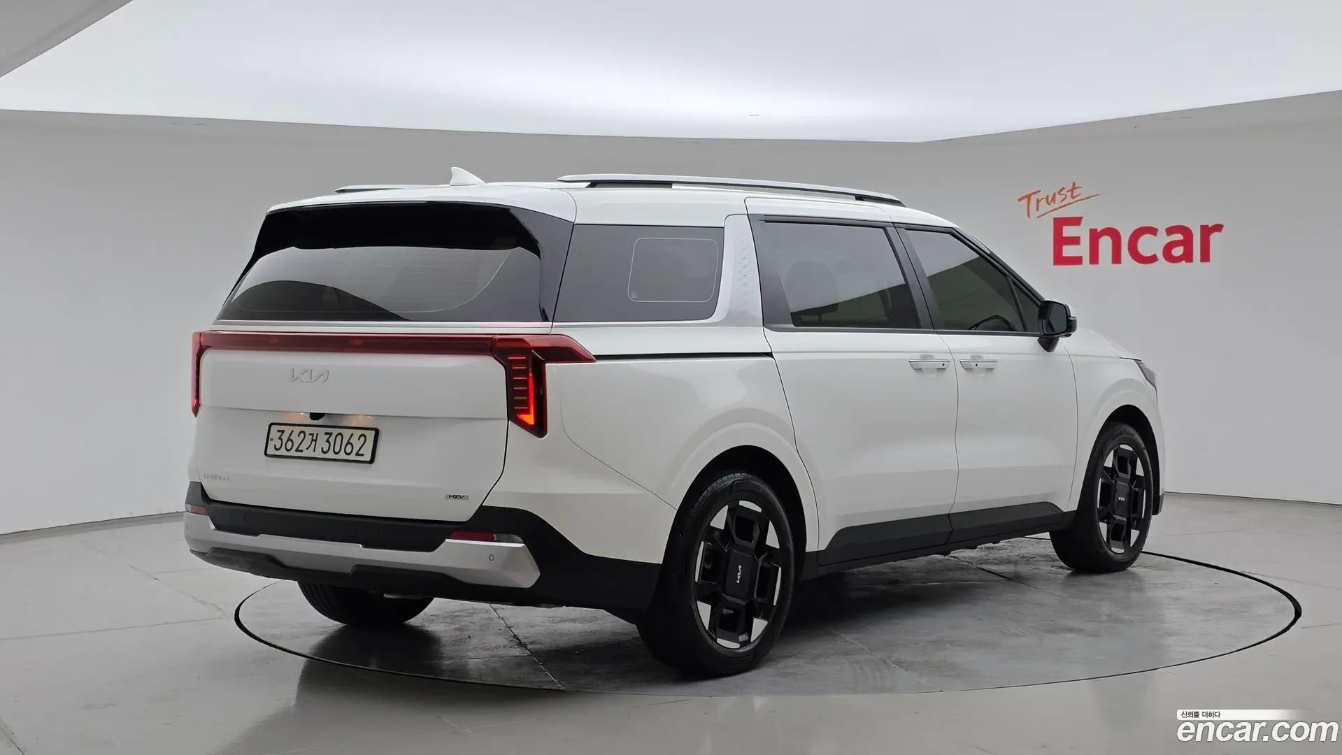 Main__Slider__Photo:Canival Kia 2024.9-1