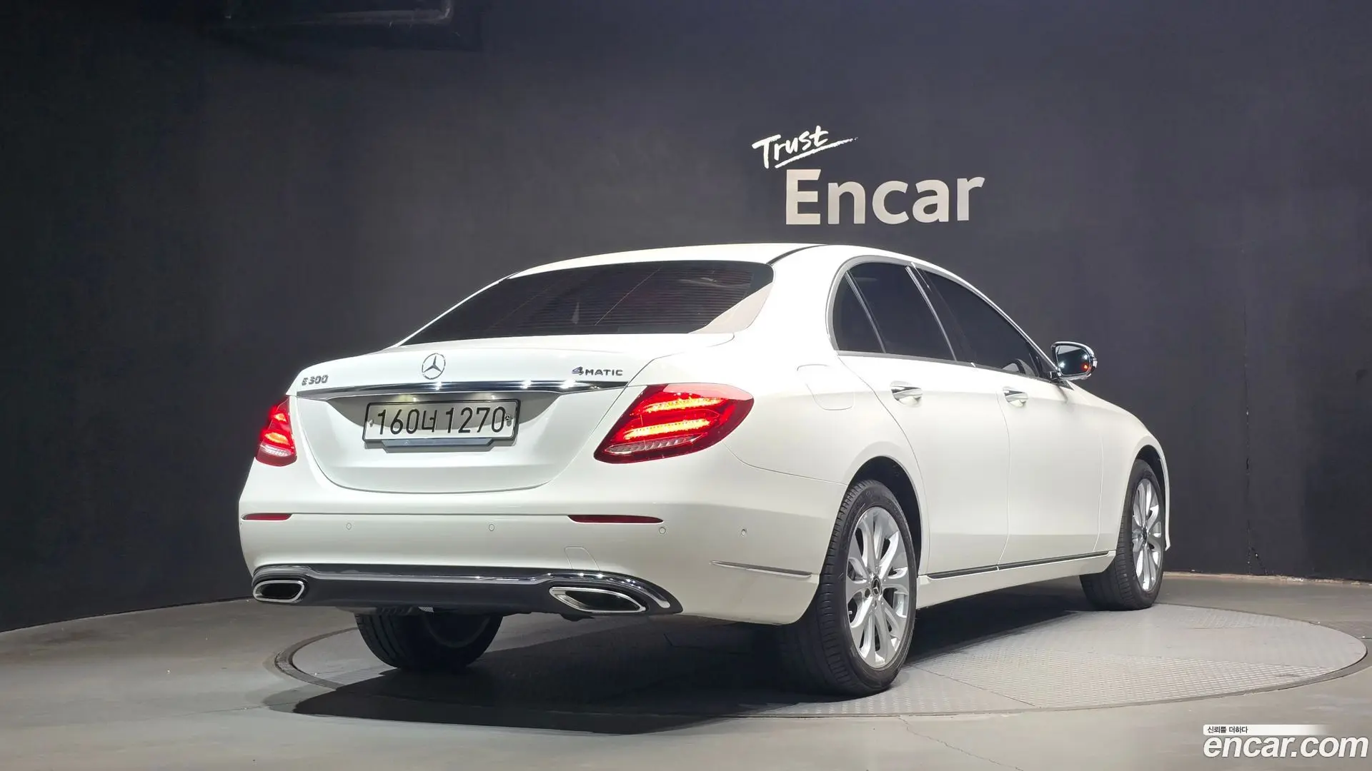 Main__Slider__Photo:E-Class Mercedes-Benz 2020.0-1