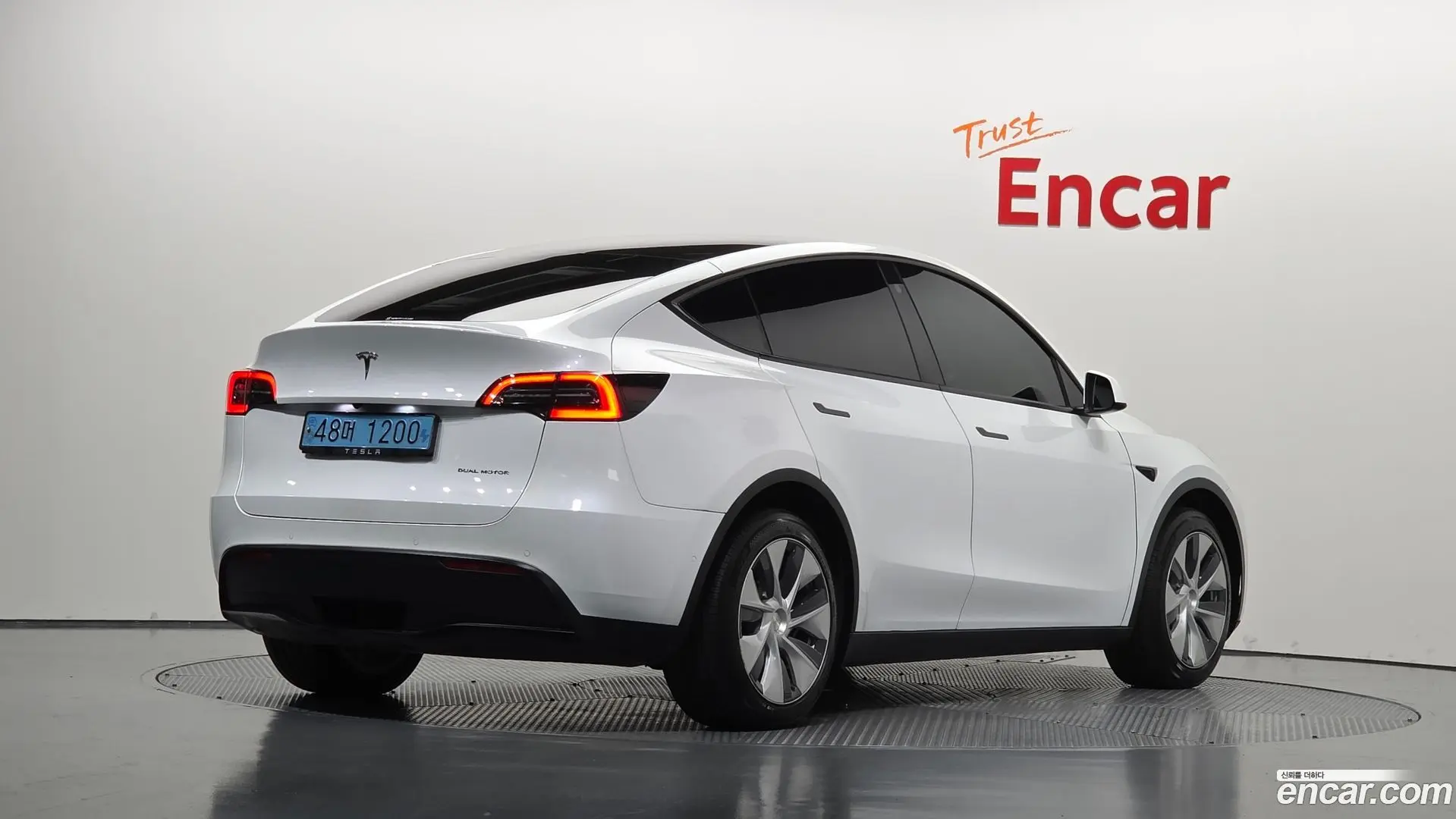 Main__Slider__Photo:Model Y Tesla 2022.8-1