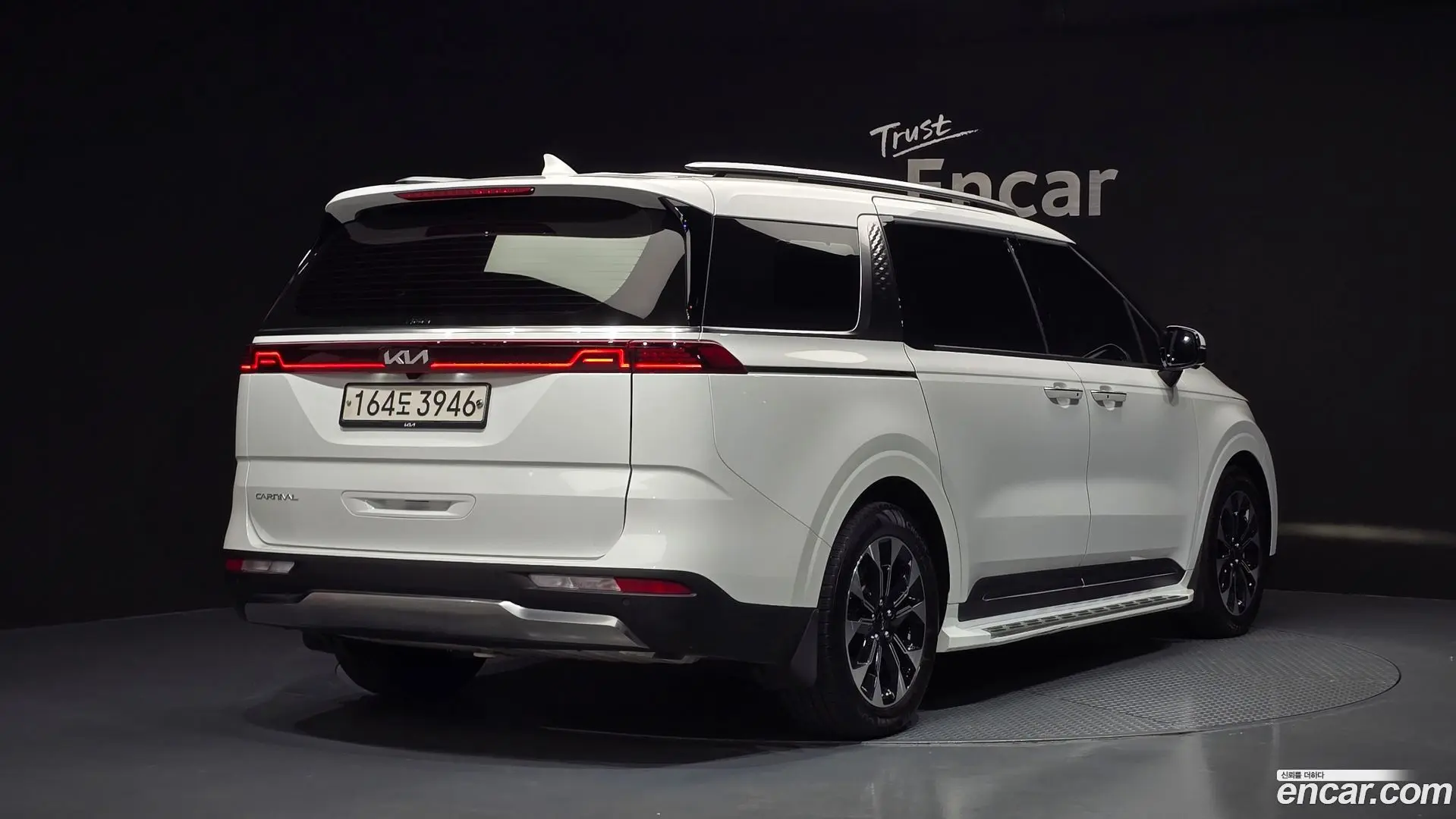 Main__Slider__Photo:Canival Kia 2023.9-1