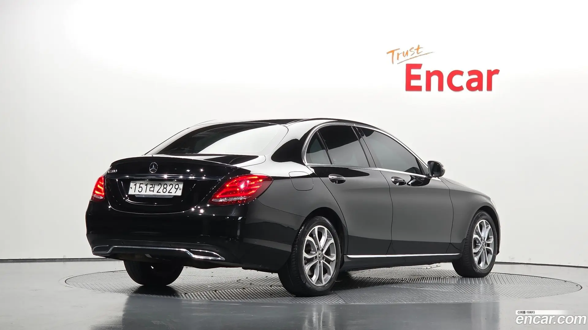 Main__Slider__Photo:C-Class Mercedes-Benz 2017.6-1