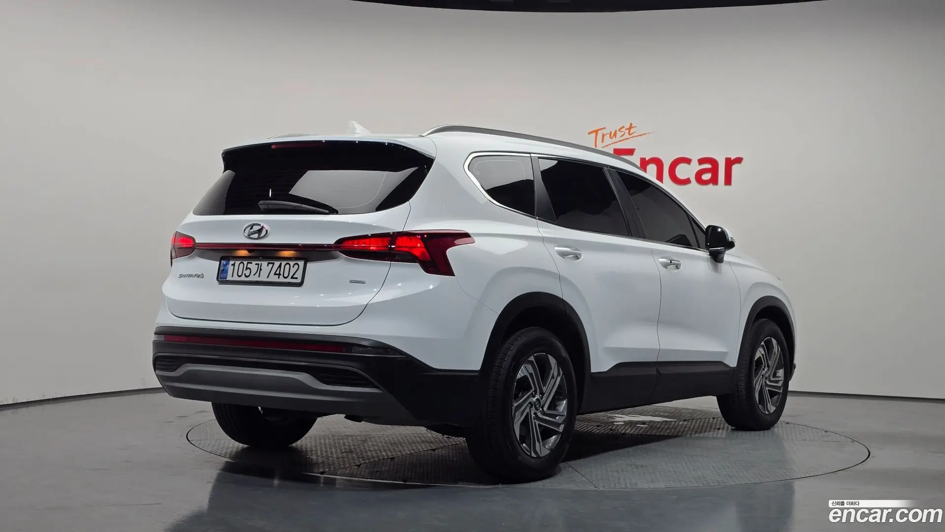 Main__Slider__Photo:Santafe Hyundai 2021.0-1