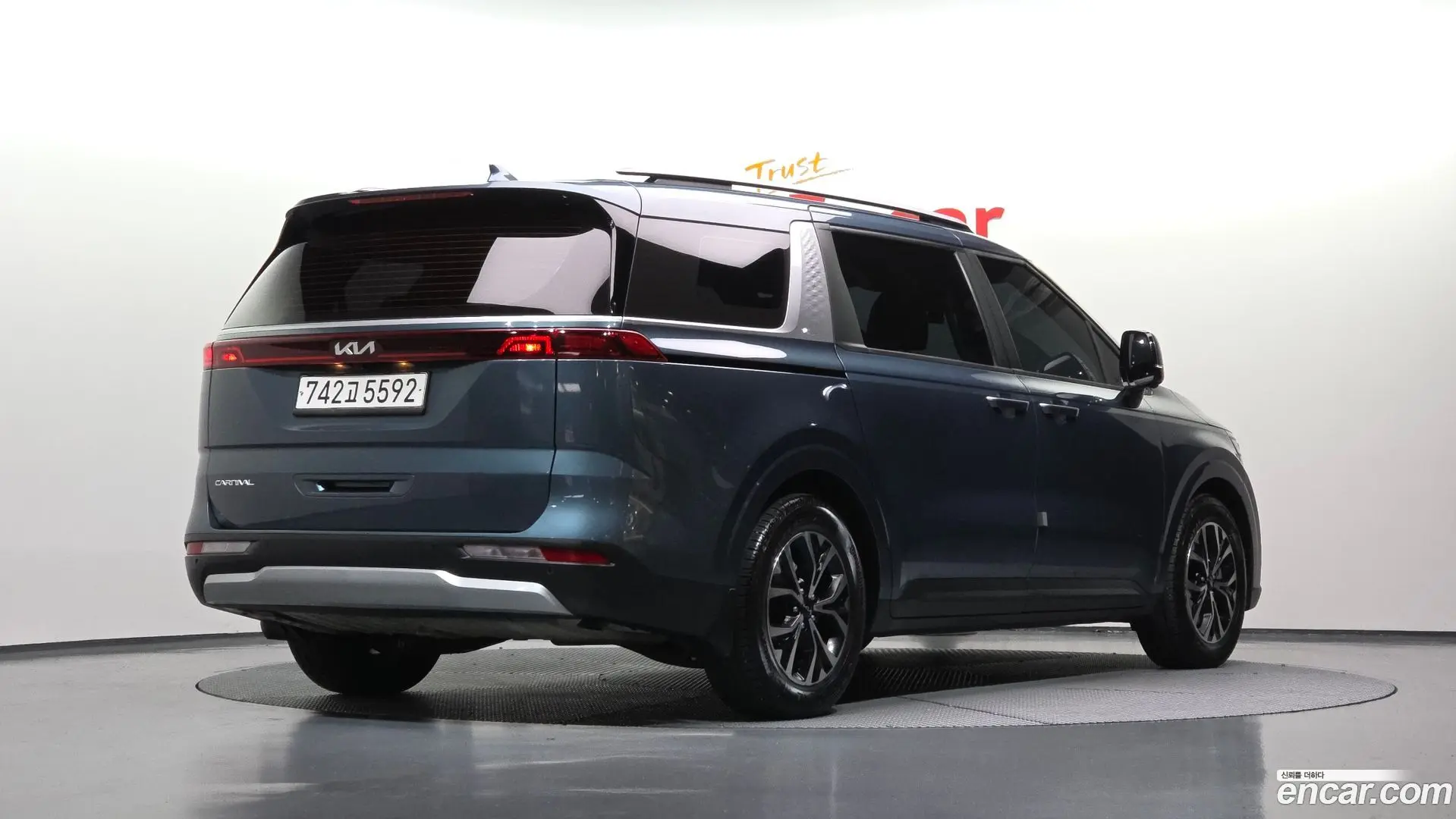 Main__Slider__Photo:Canival Kia 2022.3-1
