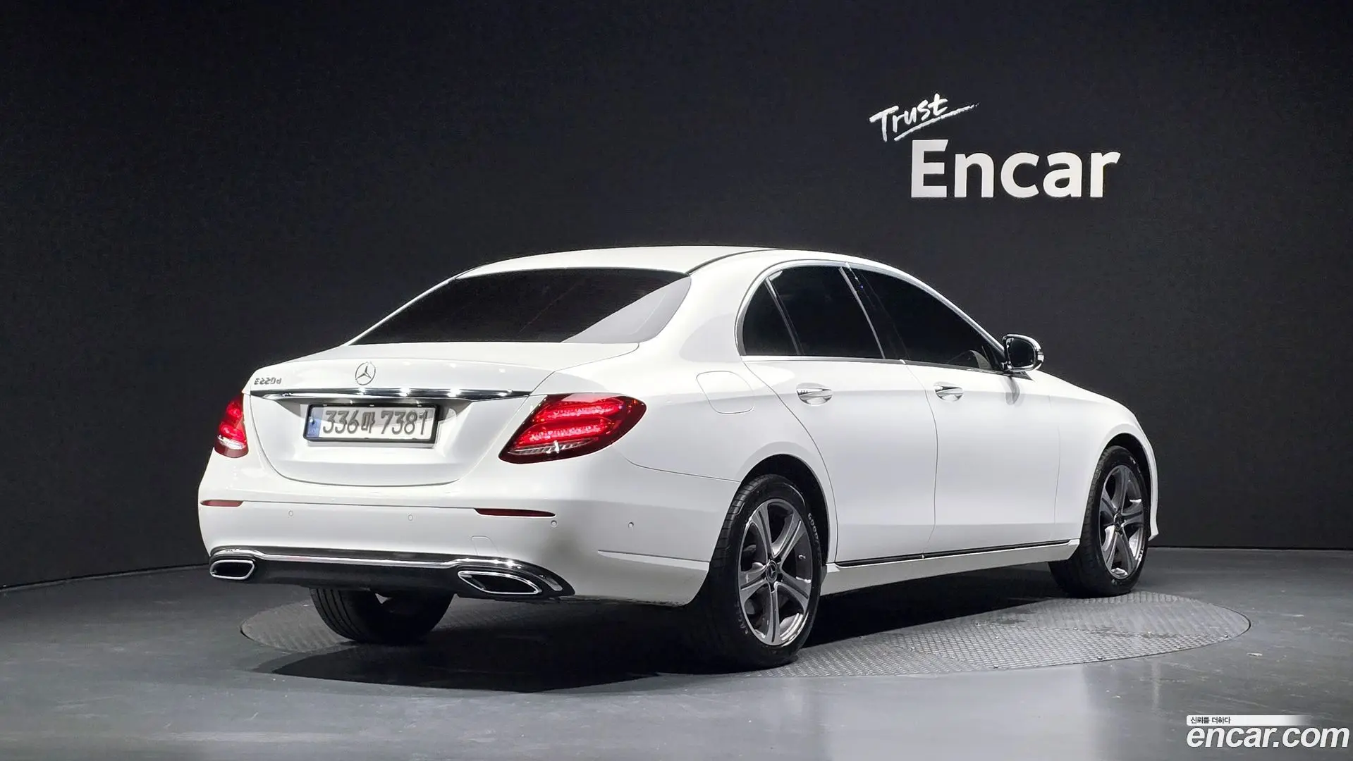 Main__Slider__Photo:E-Class Mercedes-Benz 2019.1-1