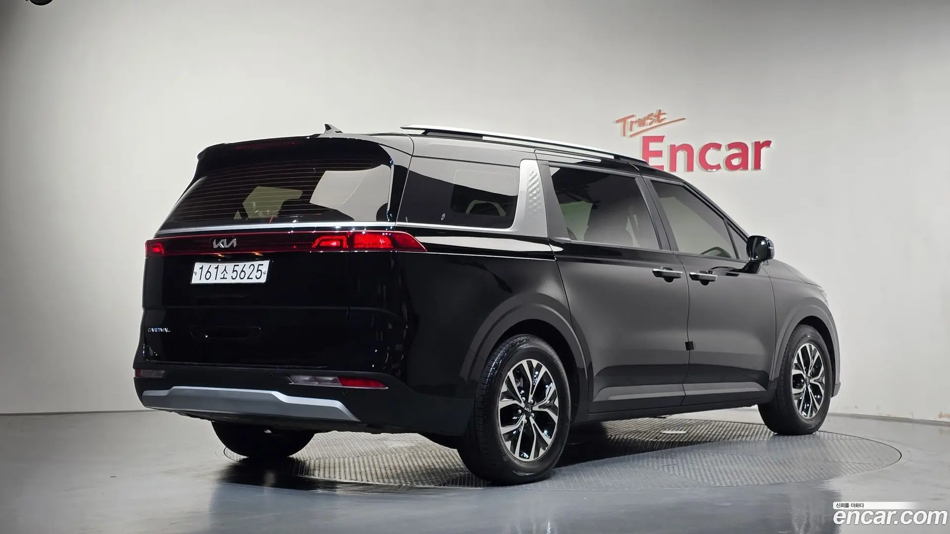 Main__Slider__Photo:Canival Kia 2021.8-1