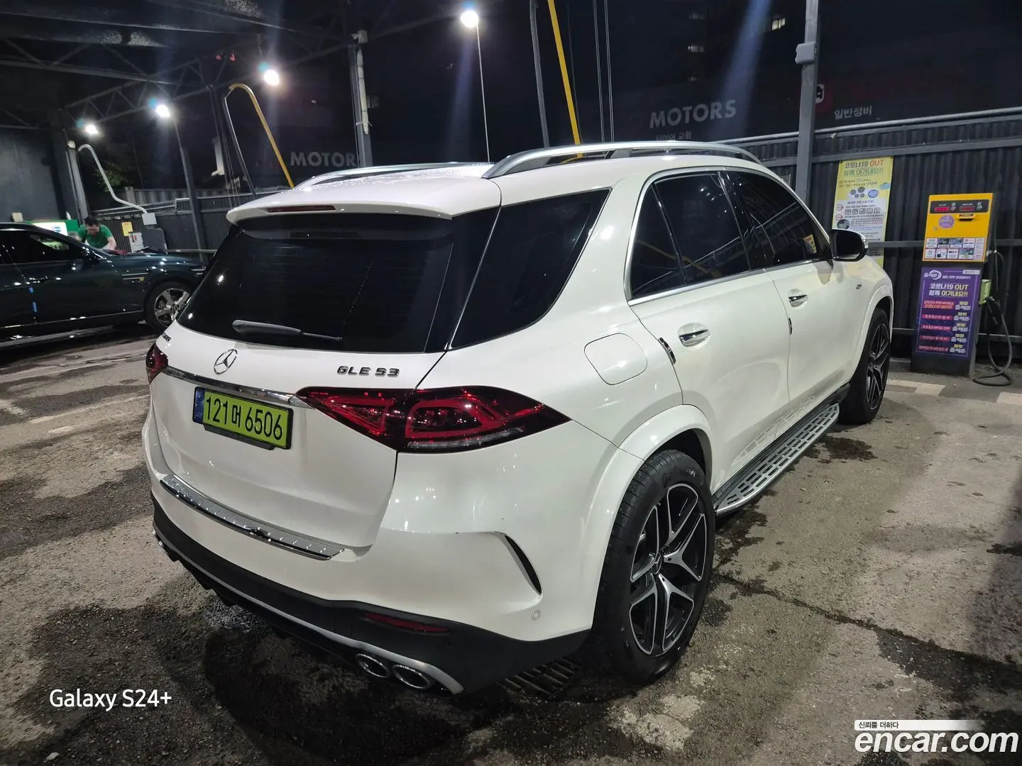 Main__Slider__Photo:GLE-Class Mercedes-Benz 2023.11-1