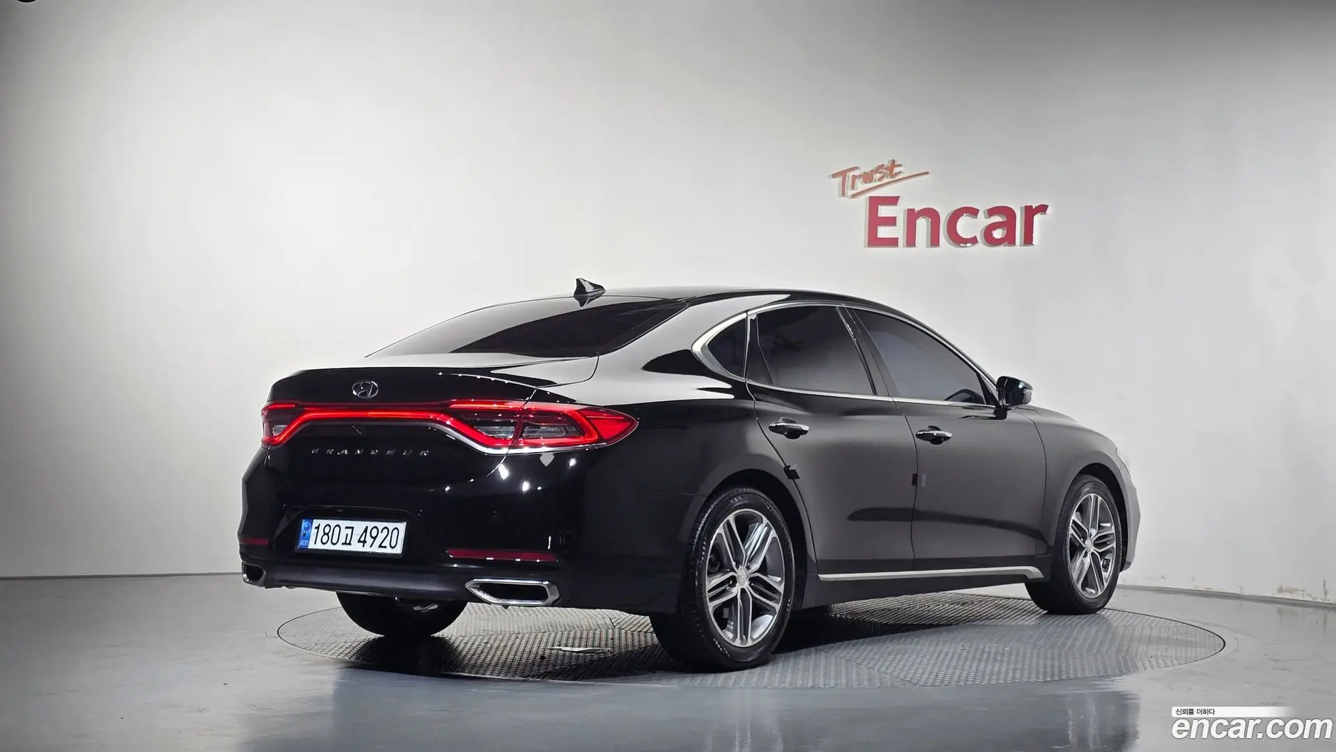 Main__Slider__Photo:Grandeur Hyundai 2017.5-1