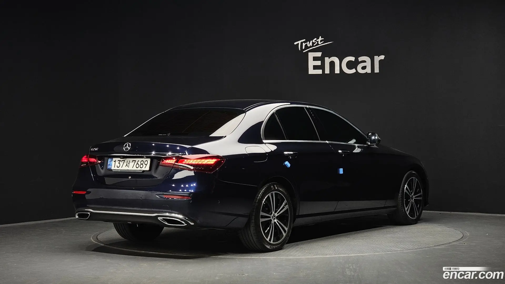 Main__Slider__Photo:E-Class Mercedes-Benz 2022.1-1