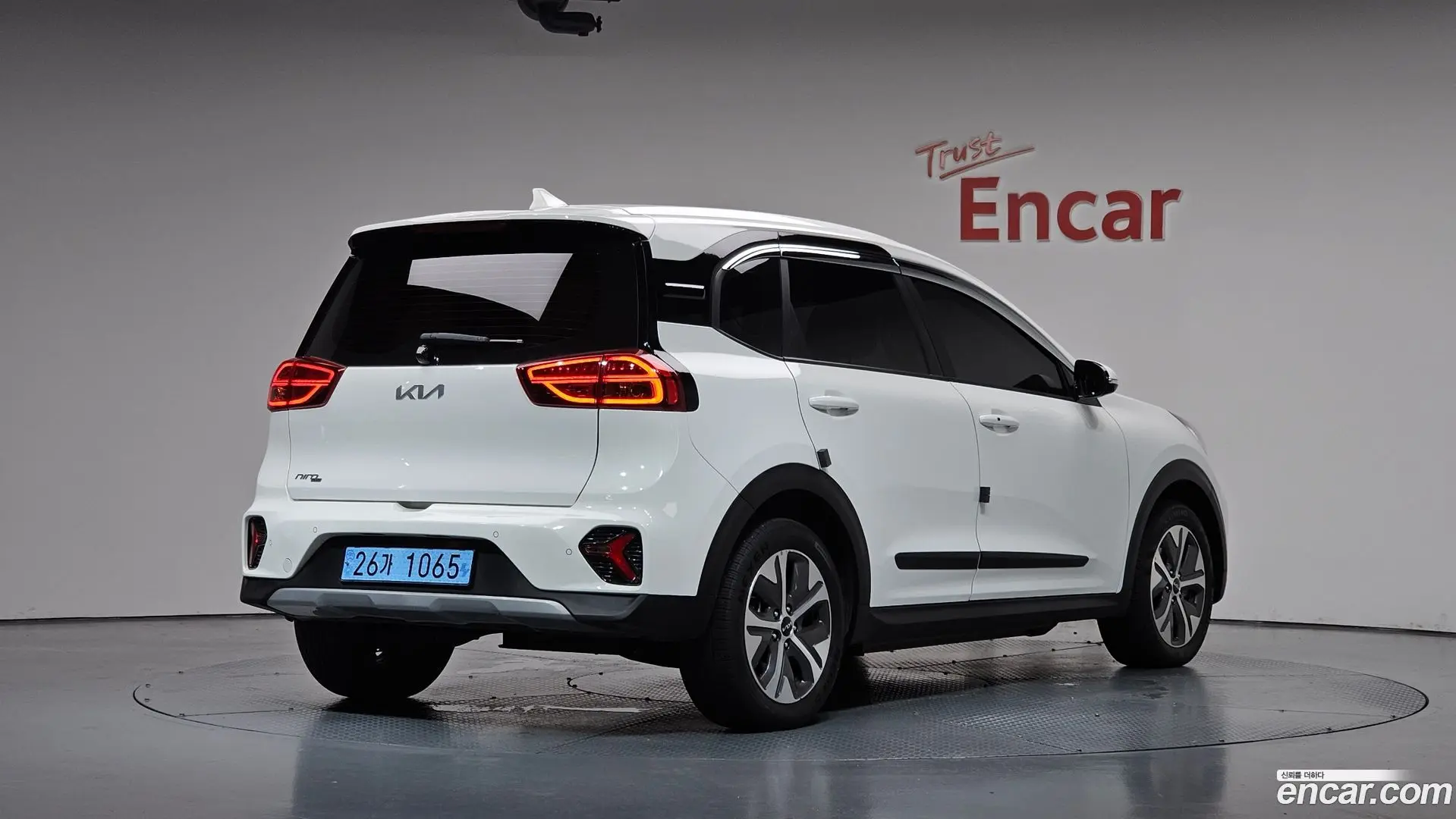 Main__Slider__Photo:Niro Kia 2022.6-1
