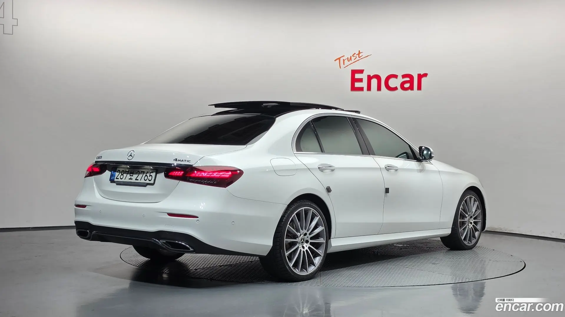 Main__Slider__Photo:E-Class Mercedes-Benz 2021.7-1