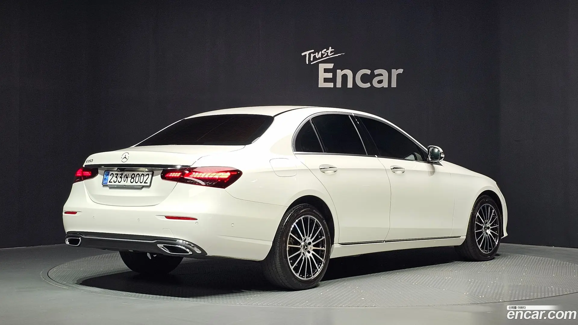 Main__Slider__Photo:E-Class Mercedes-Benz 2022.7-1