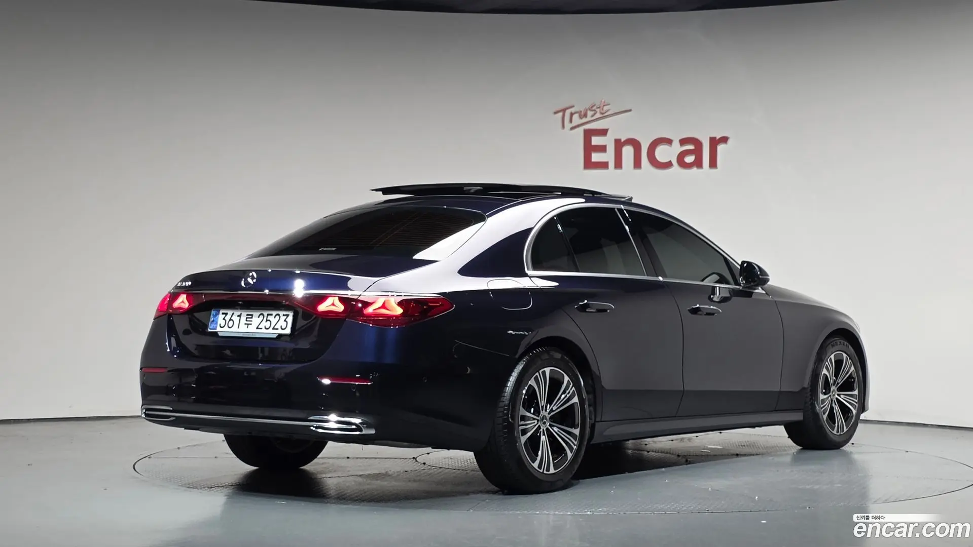Main__Slider__Photo:E-Class Mercedes-Benz 2024.9-1